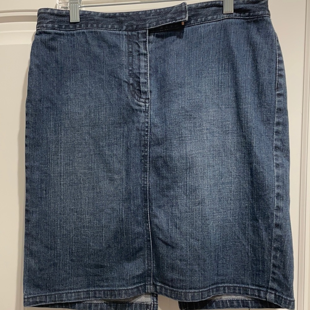 Denim skirt that you will wear frequently.